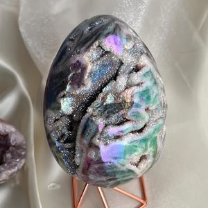 Venta al por mayor CRYSTALHOLA: Cristal de Esferalita Druzy Gris en Forma de Huevo para Joyería, Sanación Sonora, Halloween y Navidad - Product Image 3