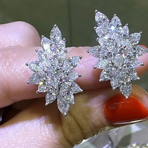 Eleganti Orecchini a Perno Geometrici a Forma di Marquise, Gioielli di Lusso per Donne, Accessorio Regalo per Abiti da Sera e Feste - Product Image 5