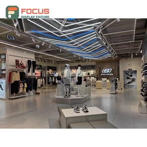 Comptoir d'exposition sur mesure en matériaux variés pour magasin de vêtements – Solution d'aménagement de boutique - Product Image 2