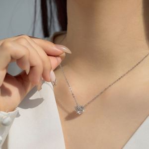 Colliers Dylam élégants hypoallergéniques en argent S925 non ternissant avec chaîne à maillons et pendentif cœur nœud papillon en zircone 5A - Product Image 4