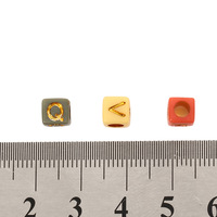 Perles plates en forme de dés de l'alphabet anglais pour enfants, matériel de bracelet, accessoires de perles en vrac faits à la main pour le bricolage