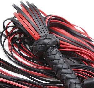 Frusta in Pelle PU di Alta Qualità con Manico Intrecciato e Nappine per BDSM, Bondage, Giochi di Coppia SM - Product Image 1