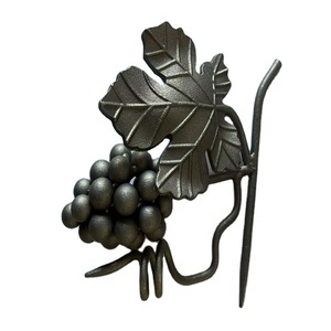 Postes de Cerca de Hierro Fundido con Recubrimiento en Polvo, Motivos de Vid y Uva, Racimos con Textura Realista, para Portones de Propiedades, Bodegas y Cercas de Estilo Histórico - Product Image 3