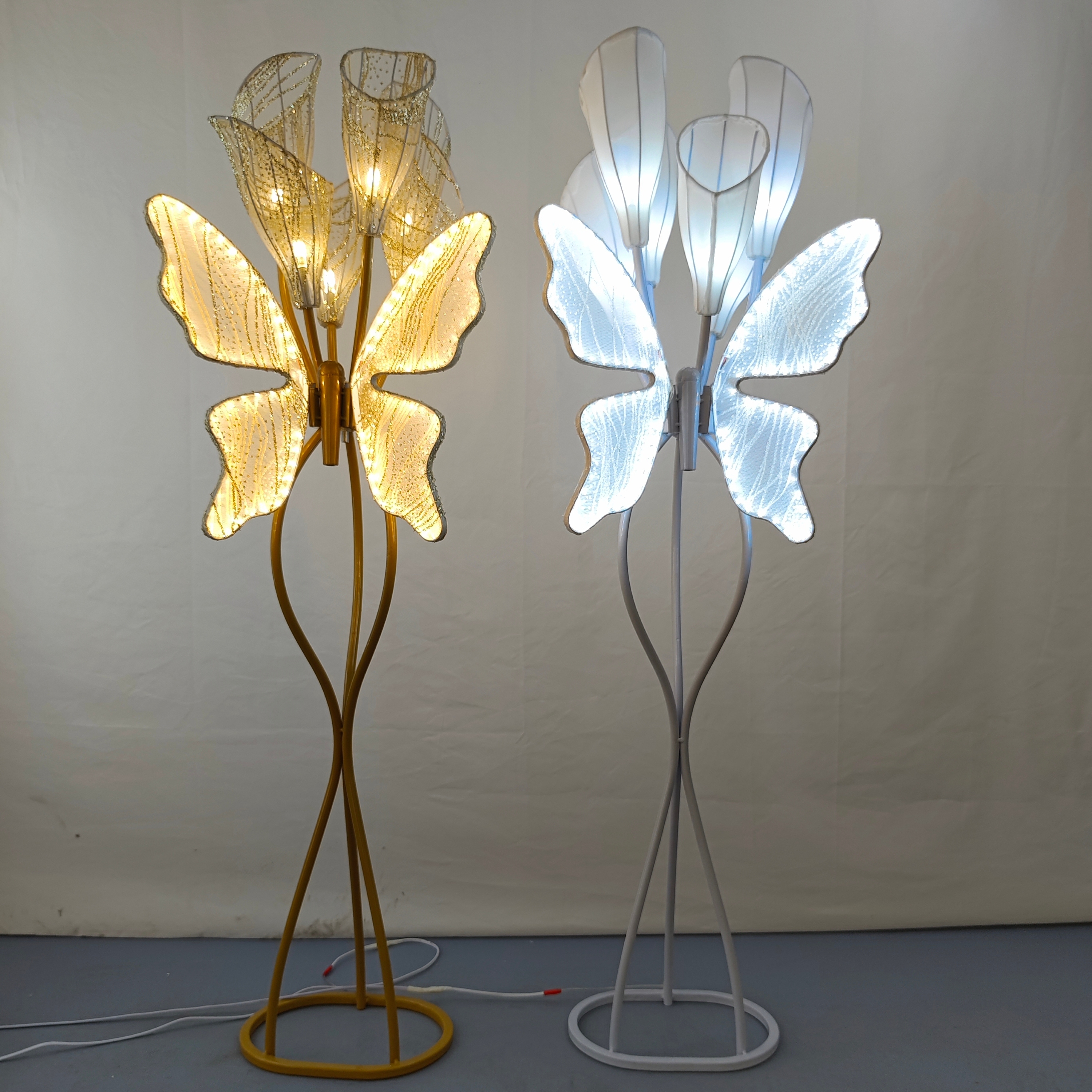 Designer 5 Head White and Gold Butterfly Calla Lily Floor Lamp LED Glowing Aisle Light for Wedding Banquet Hall Stage Decoration