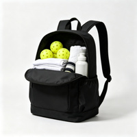 Sac à dos de pickleball noir compact avec poche latérale pour raquette, compartiment avant zippé, bretelles rembourrées en maille, doublure en polyester