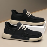 Nouvelles chaussures blanches respirantes pour étudiants masculins, chaussures de sport à semelle épaisse, chaussures décontractées basses à semelle épaisse, chaussures rehaussantes à plateforme.