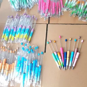 Canetas de contas de plástico DIY canetas portáteis canetas esferográficas de contas de joias multicoloridas