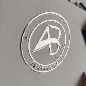 Etiqueta Adhesiva Metálica Dorada de Lujo Personalizada, Adhesivos Metálicos con Logotipo 3D en Relieve, Resistentes al Agua - Product Image 1