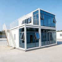 Bâtiment modulaire préfabriqué à deux étages en conteneur, avec grande façade vitrée, pour bureau, hall d'accueil de chantier de construction et espace de réception