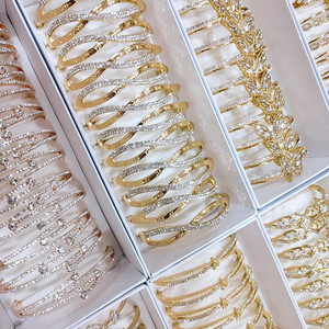 2024 luar biasa grosir gaya campuran pabrik promosi terbaik harga emas berlapis zirkonia paduan Wanita simbol 8 kupu-kupu gelang - Product Image 6