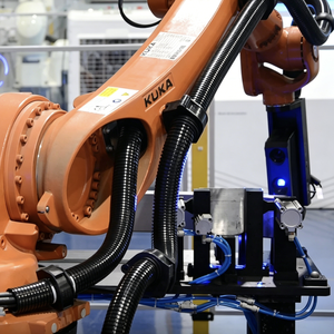 Bras robotique à 6 axes de haute efficacité certifié CE KR70 R2100-2 70 kg 2100 mm avec laser pour l'inspection automobile - Product Image 3