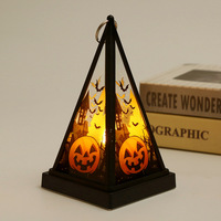 Mini lanterne de tente de sorcière, lumière LED pyramidale avec scènes effrayantes pour une nuit d'Halloween magique, lampe LED d'Halloween