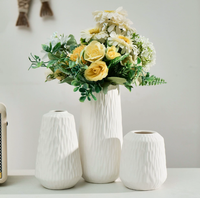 Style nordique grand luxe blanc en céramique rétro Vase moderne Simple Design pour la décoration intérieure pour mariage à la main argile fleur séchée