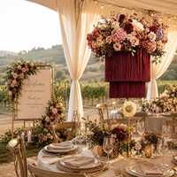 Décoration de plafond de mariage bohème en macramé, lustre à franges superposées avec fleurs artificielles en soie pour un toile de fond de réception de luxe personnalisé