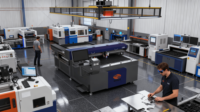 Machine de découpe laser CO2 de haute précision avec servomoteurs Ruida refroidis par eau et vis à billes pour MDF, métal, contreplaqué, cuir