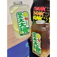 Bouteille en plastique transparente personnalisée, populaire, jetable, en PET/PP, grande capacité, pour boissons froides, thé au lait aux bulles Boba, thé au citron, avec poignée