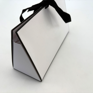 Sac en carton <span class=keywords><strong>kraft</strong></span> pliable triangulaire avec logo personnalisé pour les soins de la peau, les cadeaux de mariage et les chaussures, emballage en papier <span class=keywords><strong>kraft</strong></span> durable - Product Image 1