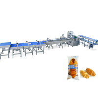 Ligne d'emballage automatique de croissants facile à utiliser avec un support de distribution pour les comprimés déshydratants et les sachets de boissons