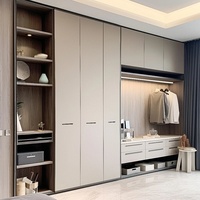 Armoire sur mesure autoportante grande capacité, design italien moderne, bois foncé, pour chambre et salon, multifonctionnelle avec éclairage LED coulissant