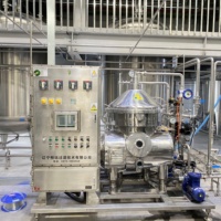 Centrifugeuse à disques à décharge automatique pour l'extraction de lanoline et le traitement de la graisse de laine