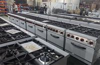 Cuisinière à gaz multifonctionnelle en acier inoxydable à 4 brûleurs avec four, équipement de restauration