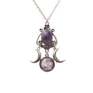 Ciondolo Tripla <span class=keywords><strong>Luna</strong></span> Dea: Collana a Mezzaluna Wiccan - Collana Tripla <span class=keywords><strong>Luna</strong></span> con Ametista, Gioielli con Charm Pagano Stregonesco, Vendita all'Ingrosso - Product Image 1