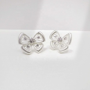 Pendientes de latón con diseño de mariposa para mujer, chapados en oro, con circonita, nudo de cobre, para uso diario y fiestas, precio de fábrica. - Product Image 1