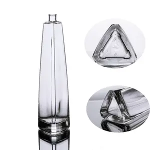 SHENGXI 2022 yeni tasarım 75cl 750ml üçgen şekilli viski likörü cam votka şişeleri