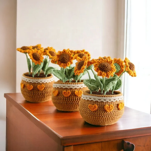 Вязаный цветочный горшок с искусственными цветами - Product Image 3