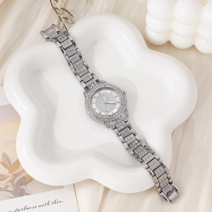 Reloj de Cuarzo para Mujer con Incrustaciones de Diamantes y Patrón Romano, Reloj de Pulsera con Diseño de Cielo Estrellado - Product Image 2