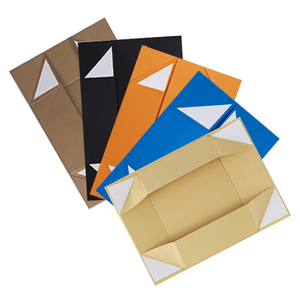 Caja de Regalo Rígida Magnética Personalizada, Económica, de Papel Blanco con Relieve, para Empacar Ropa, Peluches y Calcetines - Product Image 5