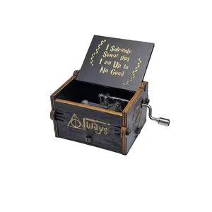 Vendas quentes caixa de música de madeira para presentes de aniversário com manivela de filme Harry Potter mini escultura a laser personalizada