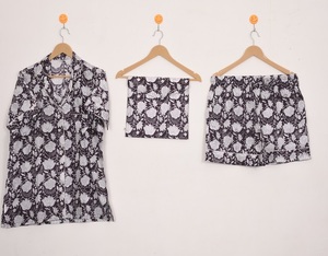 Ensembles de pyjama courts en coton très demandés, style vintage, col rabattu, boutonnés, imprimés à la main, respirants et à séchage rapide - Product Image 1