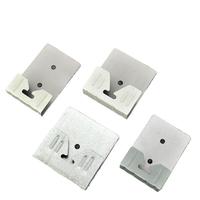 Miroir intelligent moderne et simple en acier gris clair en forme de flèche avec crochet de fixation facile pour montage mural arrière d'armoire de salle de bain