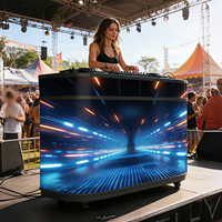 Pantalla P2.5Bar/DJ/Podium: Conexión Plug and Play (no requiere instalación), cambio de imagen en tiempo real, y equipada con ruedas universales.