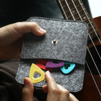 Picots de ukulélé en feutre en forme de cœur pour ukulélé guitare basse avec étui de support de médiator 20 pièces
