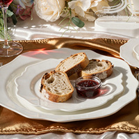 Assiettes en Porcelaine Fine Blanches en Forme de Tournesol de 13 Pouces, Style Luxe Simple, pour Mariages et Fêtes à Domicile – Vente Flash