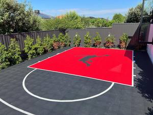 Campo da basket fai-da-te rosso e nero 20x25 per giardino - Assorbimento degli urti, drenaggio dell'acqua e durata superiore a 10 anni - Product Image 1
