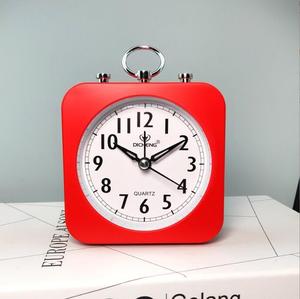 Mode Eenvoudige kleine wekker Slaapkamer Nachtkastje Stille bureauklok Hangbare positioneerbare wekker voor thuiskantoor Bureau Cadeau - Product Image 2