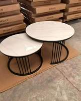 Ensemble de tables basses rondes modernes, aspect marbre, structure en fer, meubles de salon