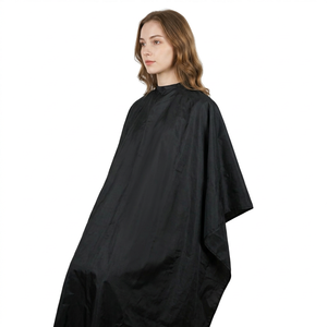 Capa de Barbero Clásica Negra Sólida Personalizada, Impermeable, con Cierre Ajustable en el Cuello, Capa Profesional para Peluquería y Corte de Cabello - Product Image 3