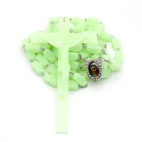 Collier tendance pour femme avec perles de chapelet lumineuses, Vierge Marie catholique, chaîne en alliage sertie, et collier mural pour la maison