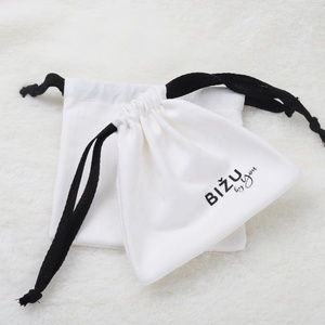 Sac à cordon en coton blanc à chevrons avec logo personnalisé de luxe, pochette cadeau en coton sergé haut de gamme avec séparateur pour bijoux - Product Image 3