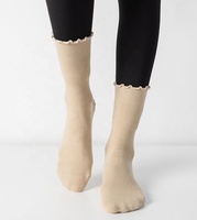 Vente en gros Chaussettes antidérapantes Pilates Grip Chaussettes Pilates Reformer Grip Chaussettes à volants Logo personnalisé Chaussettes Yoga Pilates Été