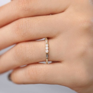 Bague Équilibre Populaire Personnalisée en Argent Sterling 925 Plaqué Or 14K avec Trois Diamants Zirconium, Bijoux Délicats Décontractés pour Femmes - Product Image 4