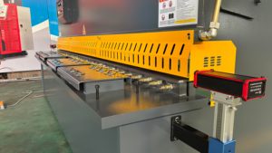 CHNVIKEN-Máquina cortadora de láminas hidráulica inteligente QC12K, 6x3200mm, cizalla oscilante para placa gruesa con motor de núcleo - Product Image 4