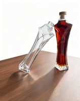Bouteille en verre la plus vendue, bouteille à spiritueux 700ml 750ml moderne en gros ODM OEM avec bouchon en bois pour Vodka Gin Rhum