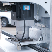 Machine de découpe, perçage et rainurage CNC à commande automatique de haute précision pour panneaux de bois avec table de chargement automatique