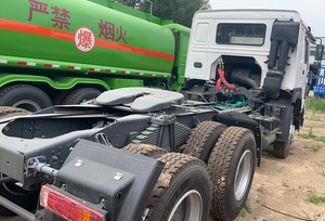 Camion HOWO d'occasion Tête de remorque chinoise Direction droite arrière 351-450hp Euro 4 Emission Produits chimiques dangereux Transport Prix bas - Product Image 3