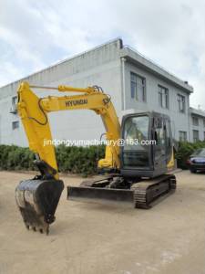 Mini-excavatrice compacte d'occasion Hyundai 80-7 8 tonnes en bon état – Matériel agricole d'occasion - Product Image 4